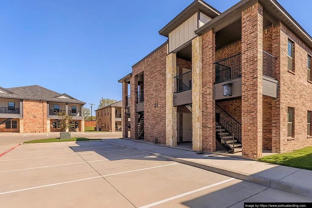 Residence at Joshua Landing - Photo 11 of 39