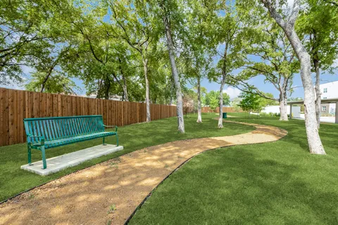 Resia Dallas West - Photo 16 of 31