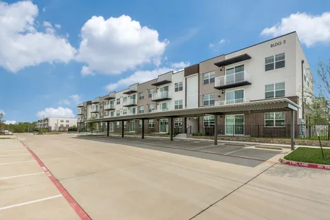 Resia Dallas West - Photo 22 of 31