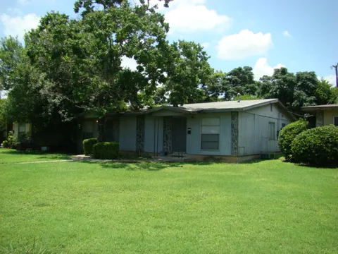 Brookview Duplexes - Photo 3 of 18