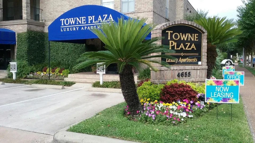 Towne Plaza - 18