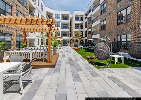 AMLI Quadrangle - Photo 5 of 36