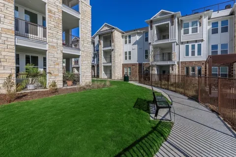 Luxia Rockwall Downes - 38