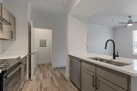 Harlowe Luxury Living - Photo 28 of 37