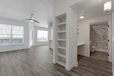 Harlowe Luxury Living - Photo 19 of 37