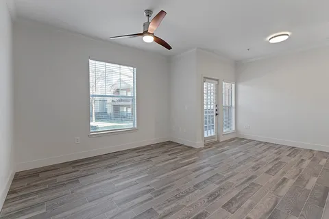 Harlowe Luxury Living - Photo 23 of 37