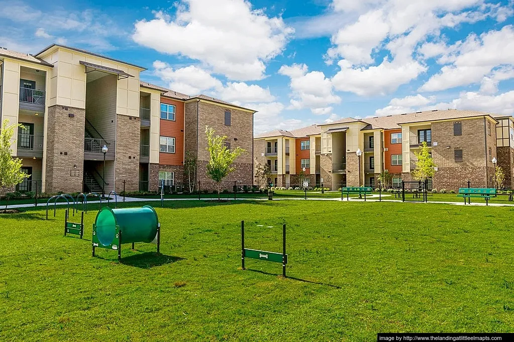 Landing at Little Elm - Photo 6 of 14