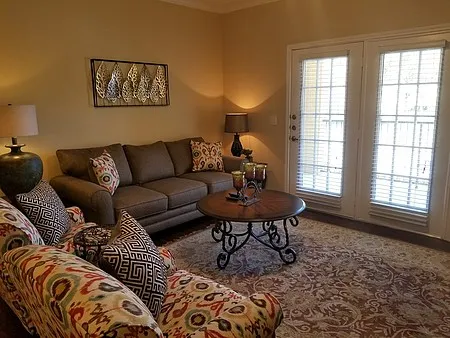 Northwood Luxury - Photo 2 of 6