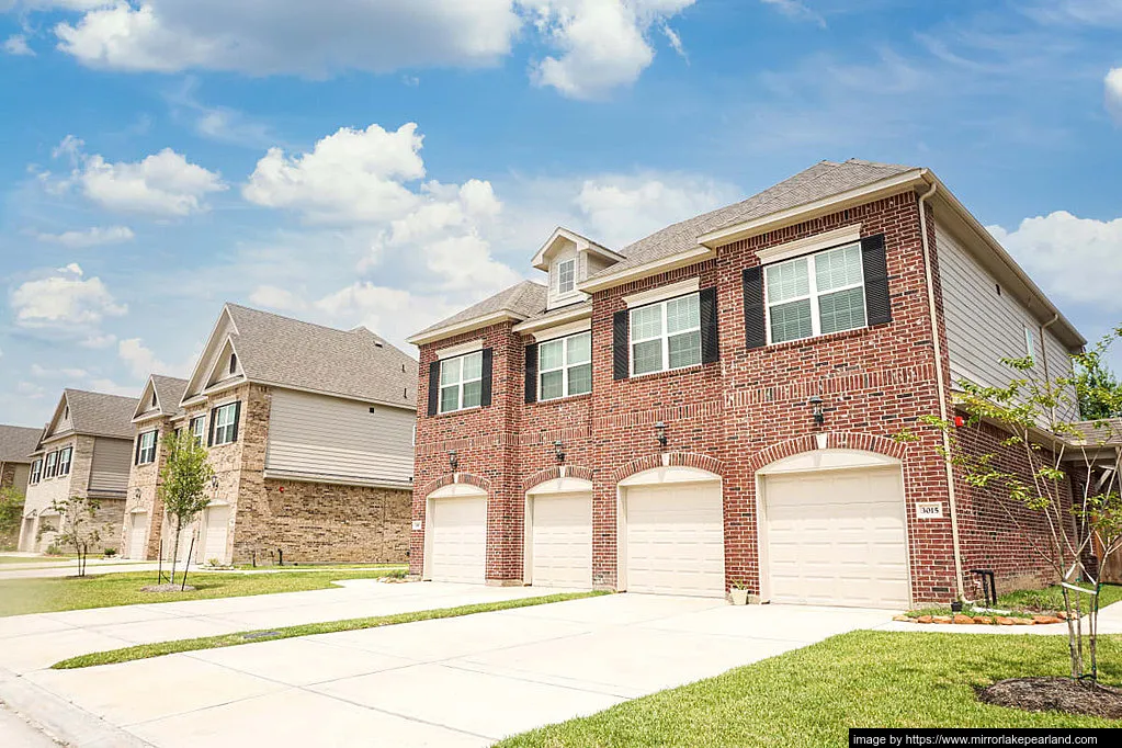 Mirror Lake Townhomes - Photo 2 of 11