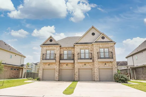 Mirror Lake Townhomes - Photo 5 of 14