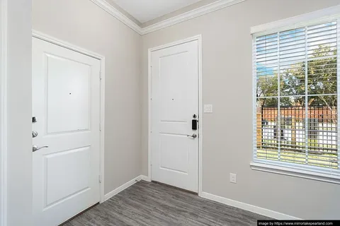 Mirror Lake Townhomes - Photo 3 of 5