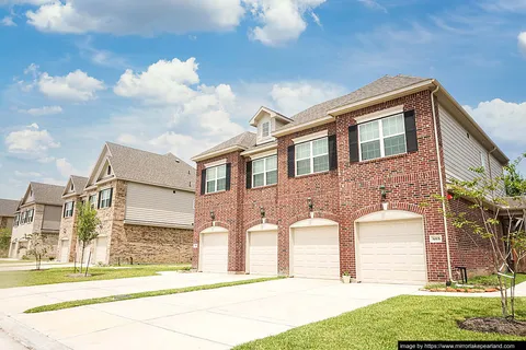 Mirror Lake Townhomes - Photo 2 of 5