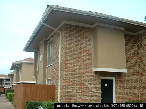 Amesbury Townhomes - Photo 10 of 11