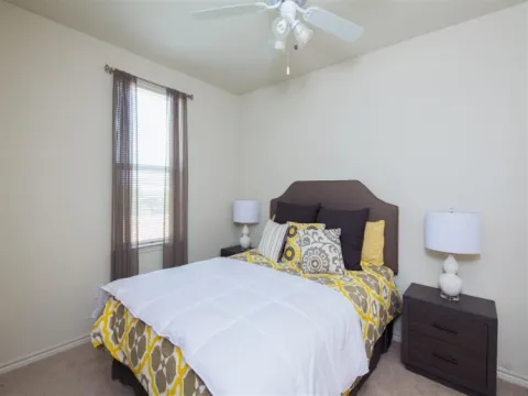 Sienna Pointe - Photo 5 of 5