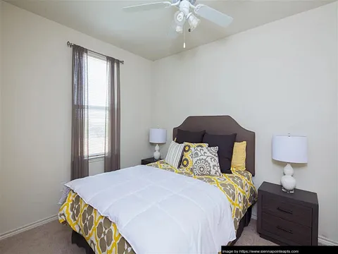 Sienna Pointe - Photo 5 of 5