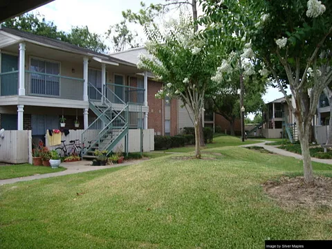 Silver Maples - Photo 16 of 29