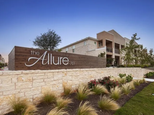 Allure Luxury Apartments & Townhomes - Photo 22 of 32