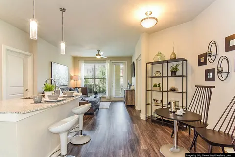 Allure Luxury Apartments & Townhomes - Photo 15 of 32