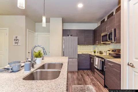 Allure Luxury Apartments & Townhomes - Photo 14 of 32