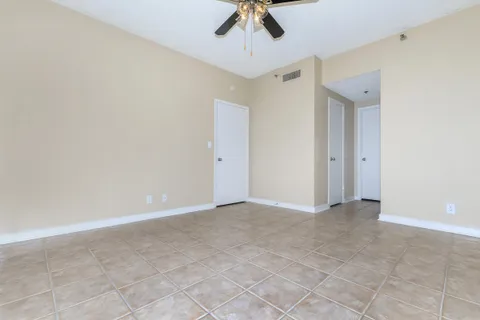 Enclave at 1550 - Photo 22 of 43