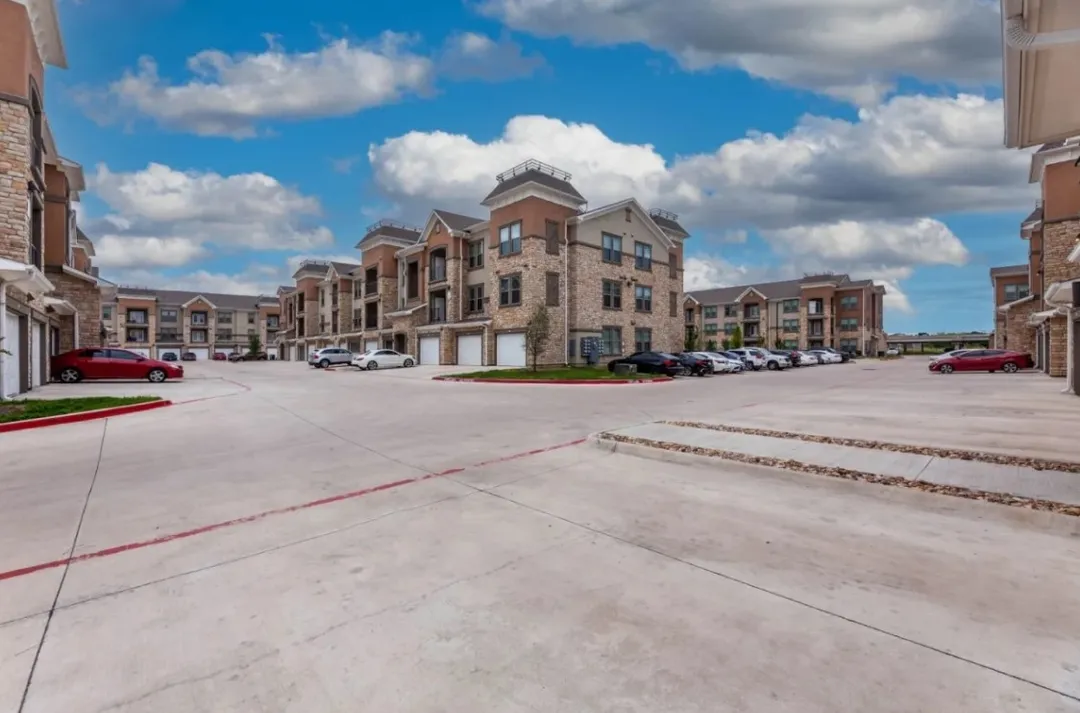 Luxia Grand Prairie - Photo 11 of 39