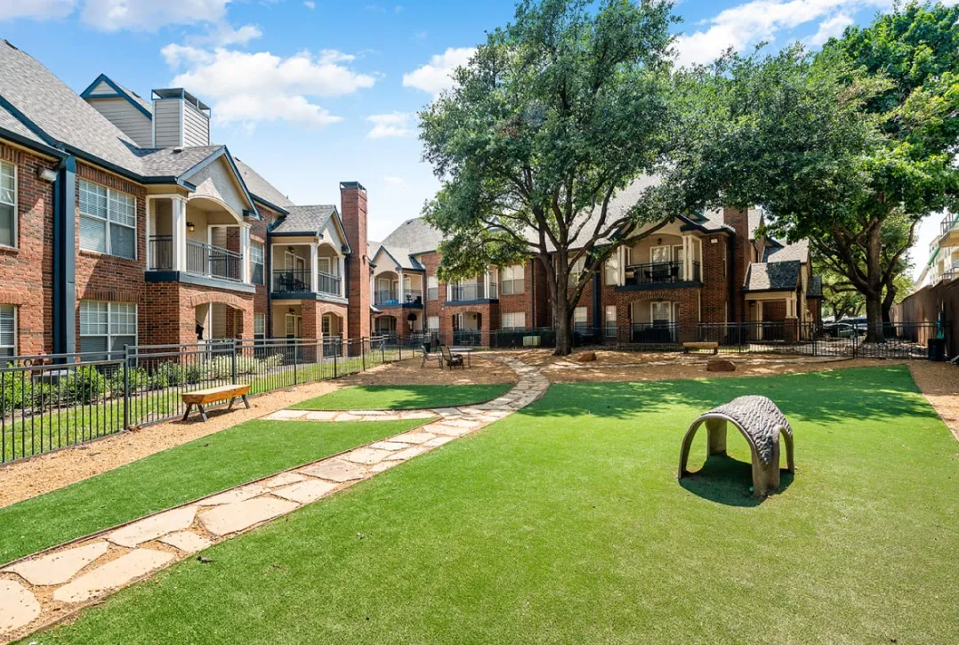 Townhomes of Bent Tree - Photo 26 of 38