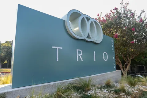 Trio - Photo 9 of 23