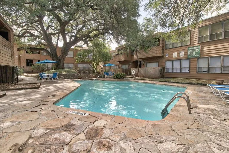 Alamo Heights Treehouse - Photo 12 of 15