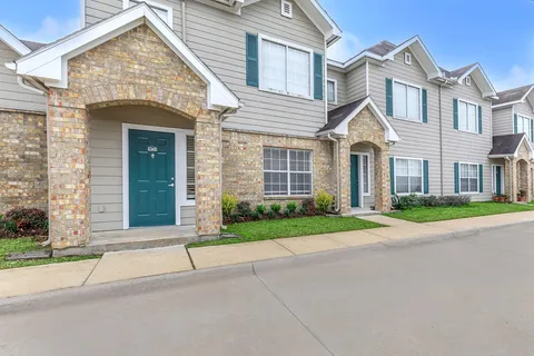 Town Park Townhomes - Photo 29 of 39