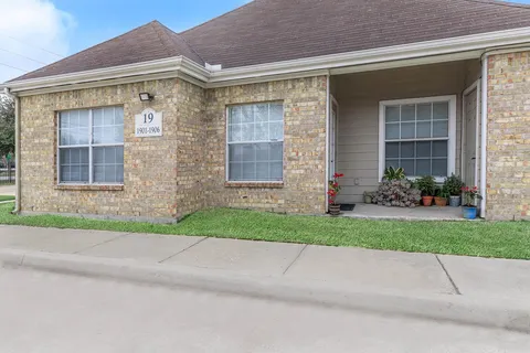 Town Park Townhomes - Photo 27 of 39