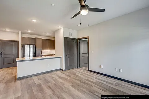 Skyview Flats - Photo 21 of 40