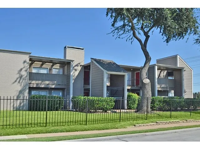 Braeswood Oaks - Photo 18 of 36