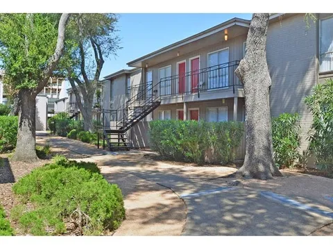 Braeswood Oaks - Photo 17 of 36