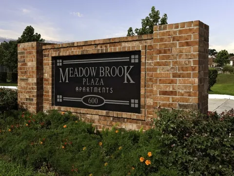 Meadowbrook Plaza - 10