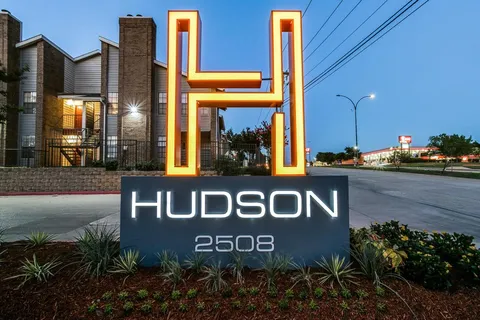 Hudson - 19