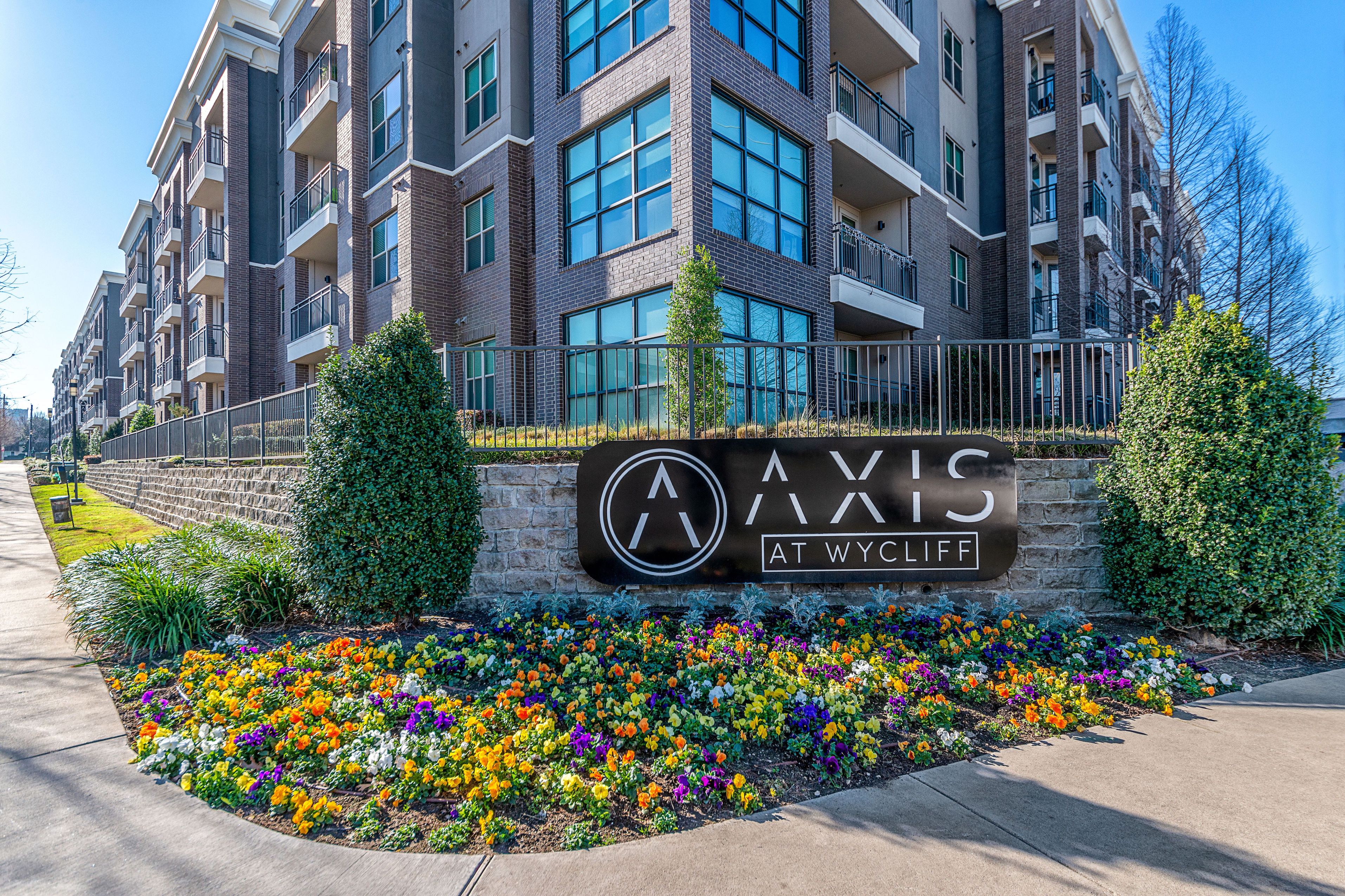 List of Oak Lawn Apartments - Starting at $800 - View Listings