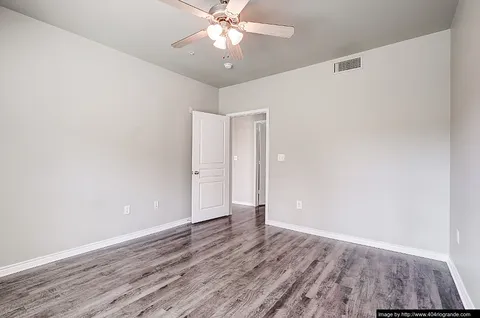 404 Rio Grande - Photo 3 of 32