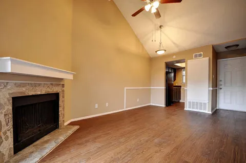 Burl South - Photo 5 of 5