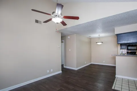 Santa Fe Condo's - Photo 4 of 5