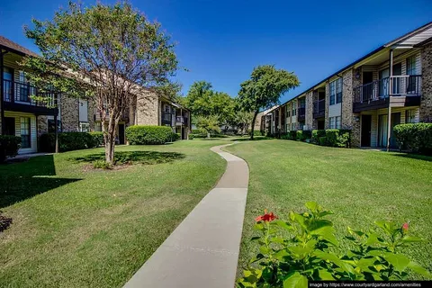 Courtyard - Photo 11 of 29