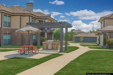 Estate Villas at Krum - Photo 4 of 5