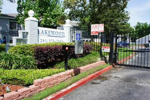 Lakewood - Photo 7 of 43