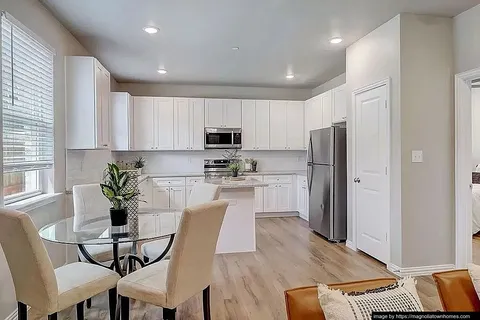 Magnolia Townhomes - Photo 7 of 12