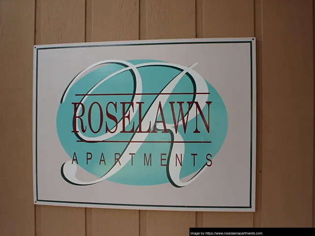 Roselawn - Photo 10 of 20