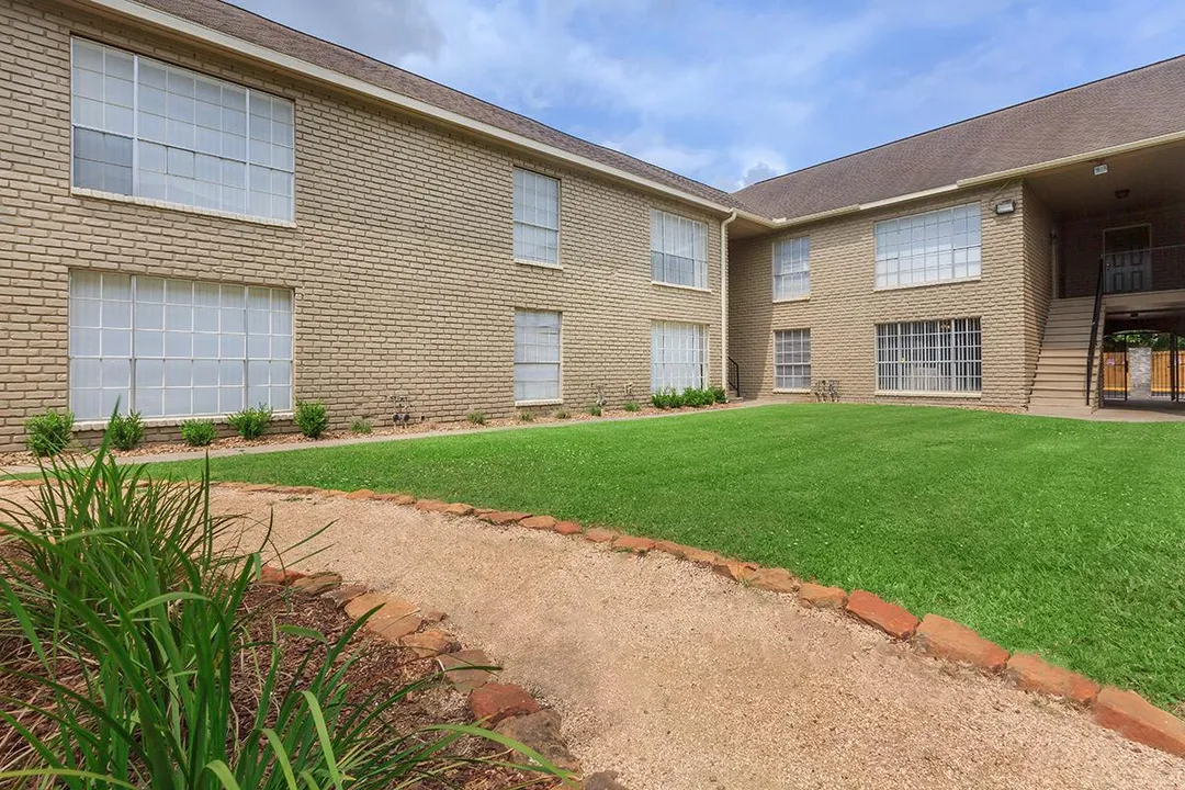 Residence at Garden Oaks - Photo 33 of 40