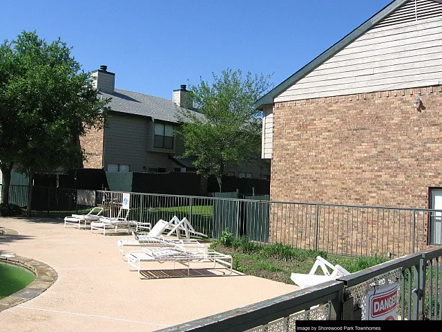 Shorewood Park Townhomes - Photo 7 of 18