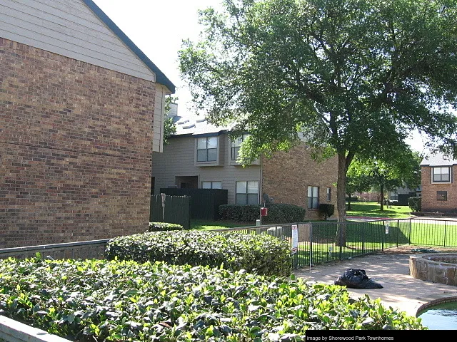 Shorewood Park Townhomes - Photo 8 of 18