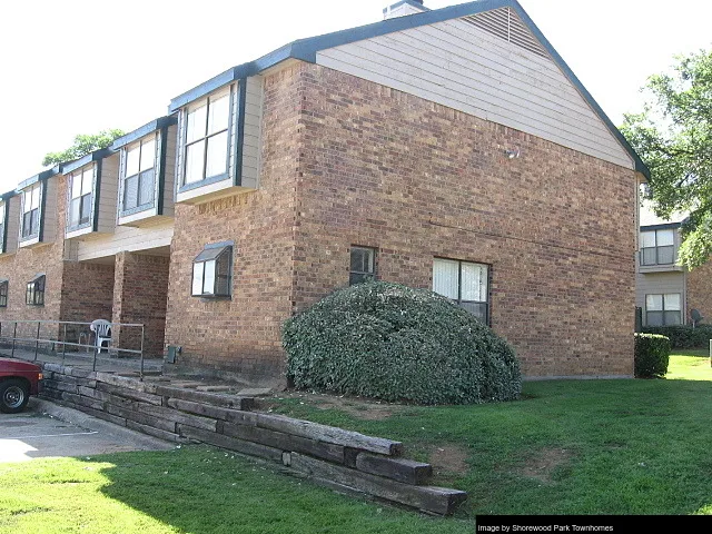 Shorewood Park Townhomes - Photo 6 of 18