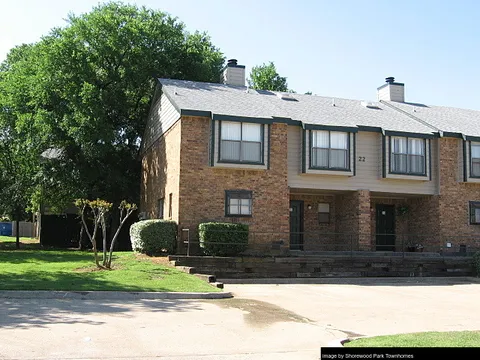 Shorewood Park Townhomes - Photo 4 of 18