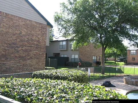 Shorewood Park Townhomes - Photo 8 of 18